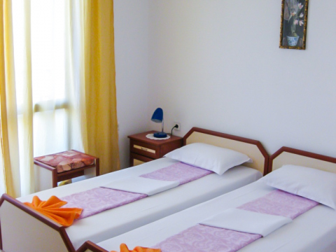 Hotely a penzióny / Penzión Zafir ** - foto Hotely a penzióny / Penzión Zafir ** - foto